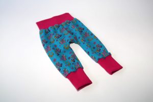 Pumphose Stoff Pumphose: Jersey Filly blau Bündchen: pink Verfügbar in 56 und 62